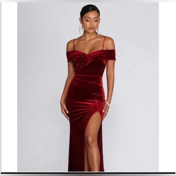 Windsor | Dresses | Windsor Christiana Velvet Gown Burgundy | Poshmark Windsor | Dresses | Windsor Christiana Velvet Gown Burgundy | Poshmark